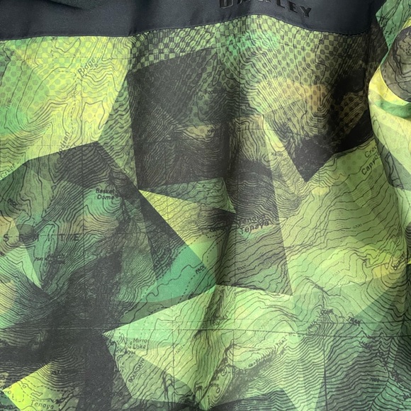 NWT Oakley Geo Camo 3M thinsulate snowboard jacket fluorescent green & black. - Picture 9 of 16